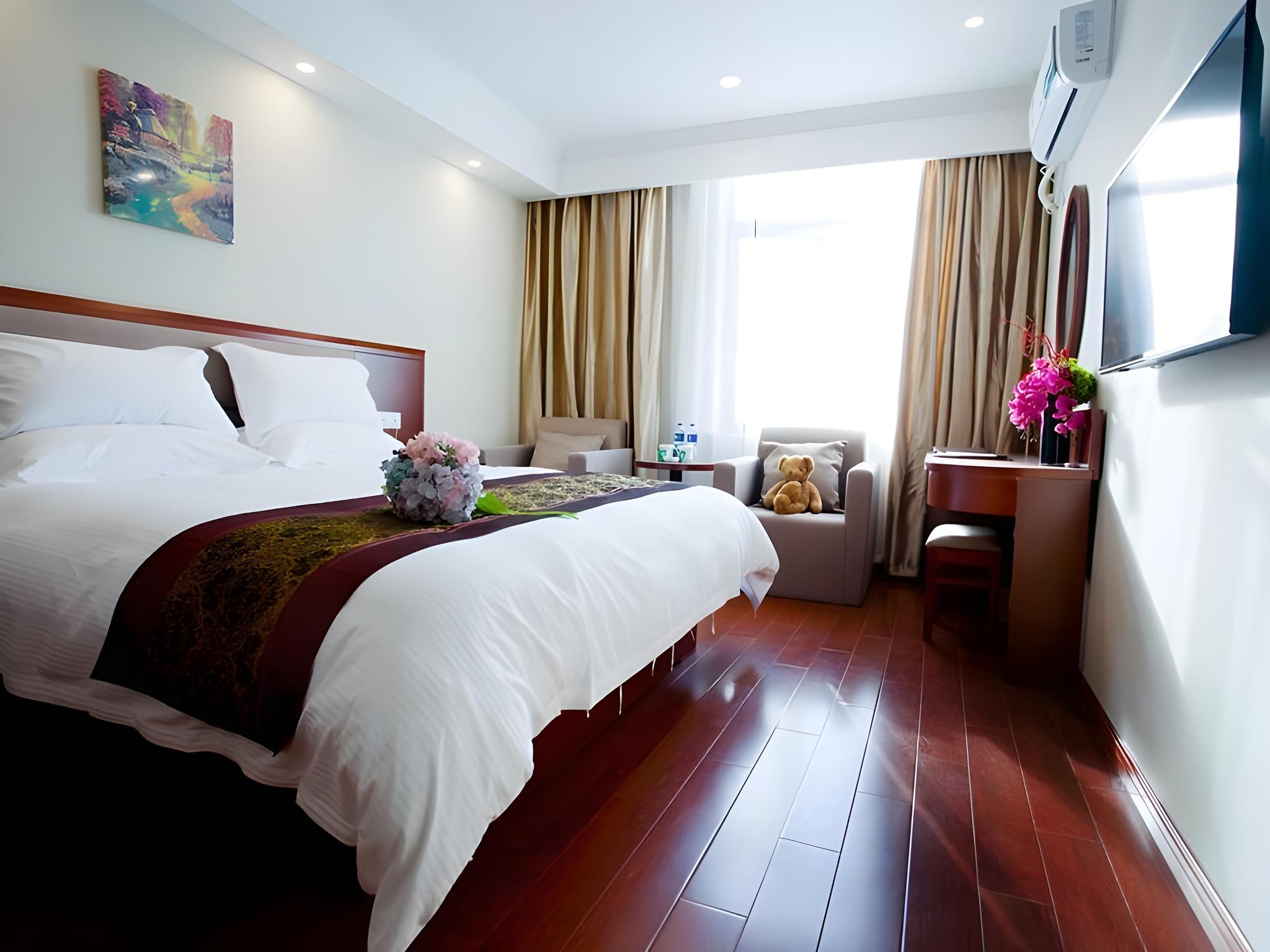 BUSINESS, QUEEN BED