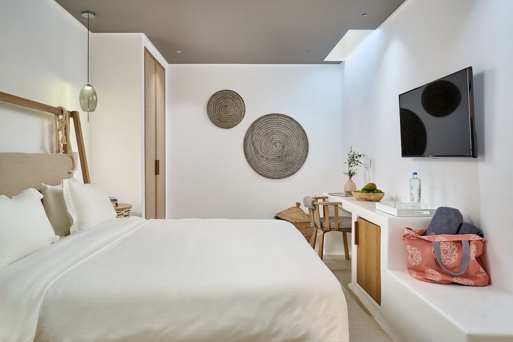 Adorno Beach Hotel and Suites 33/76