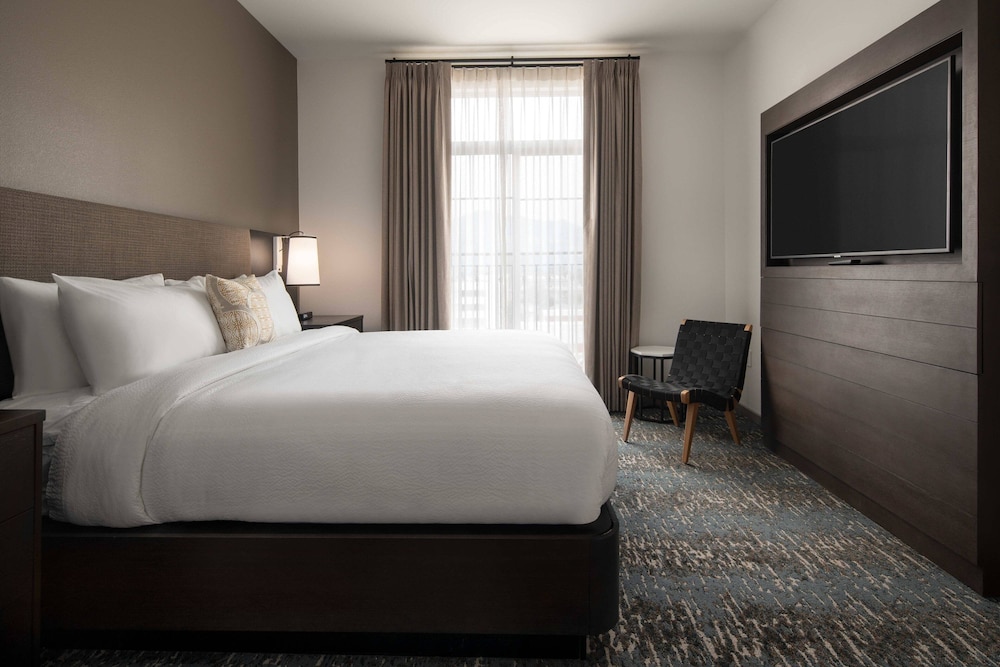 Residence Inn by Marriott Los Angeles Glendale 8/50