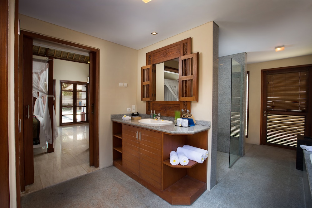 BALI BALIKU BEACH FRONT LUXURY PRIVATE POOL VILLAS 33/33