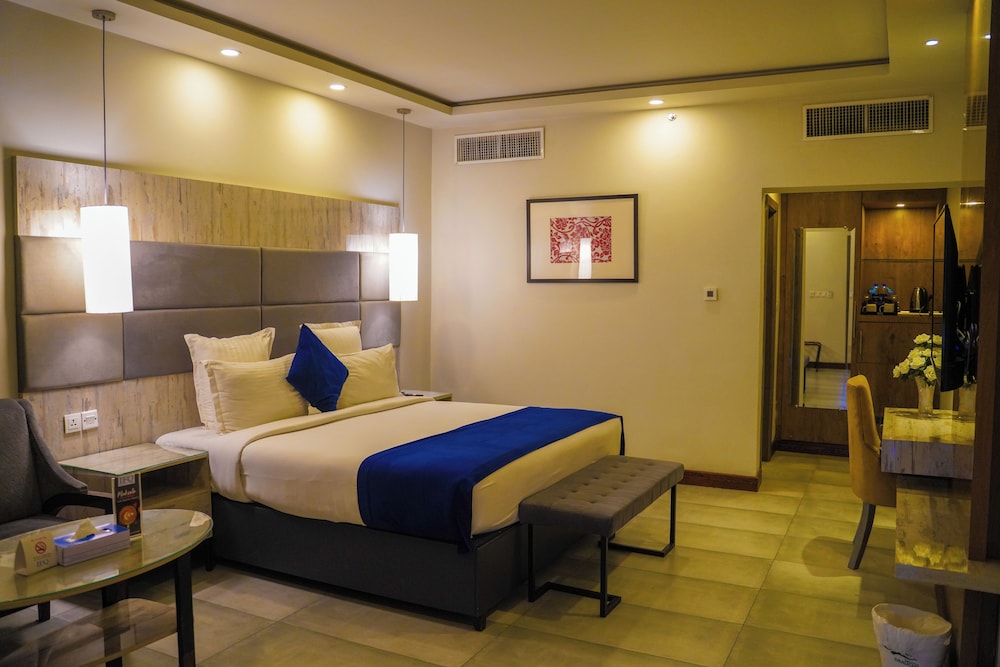 SUPERIOR, KING BED