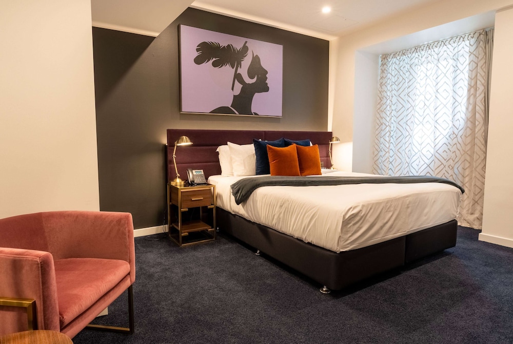 ROOM, KING BED, ACCESSIBLE