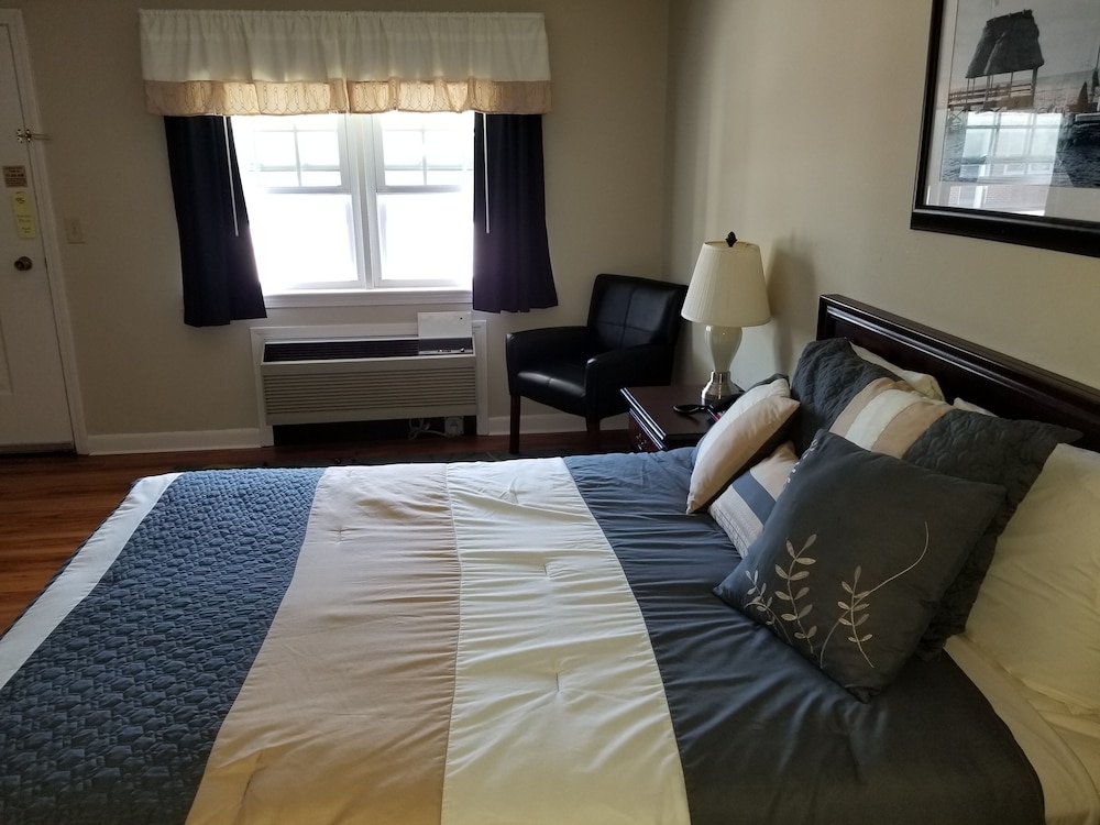 Colonial Inn Seekonk 21/58