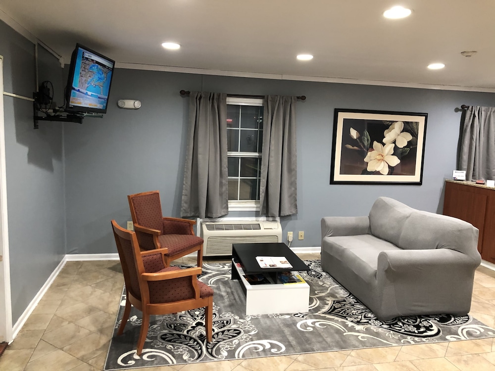 Economy Inn and Suites 42/68