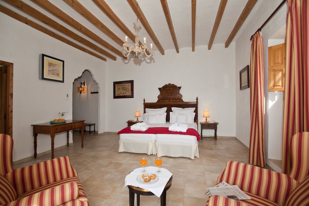 Finca Hotel Can Estades 55/63