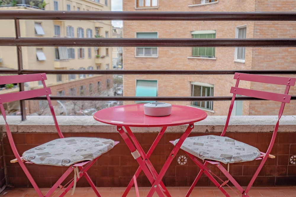 Damiani Sister Guest House 35/50