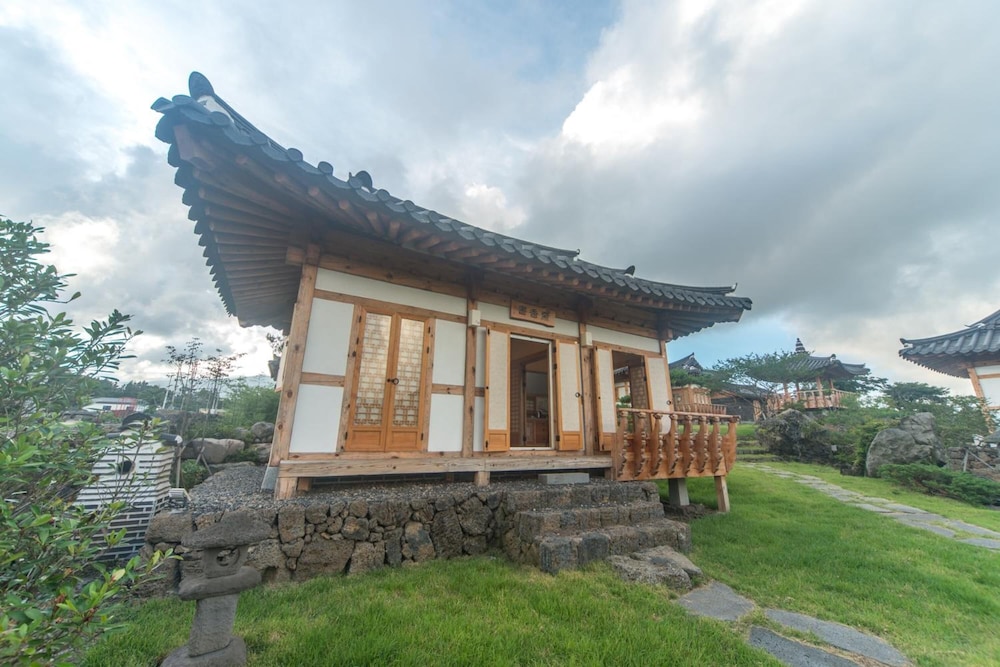 Canopus Resort Pension 6/50