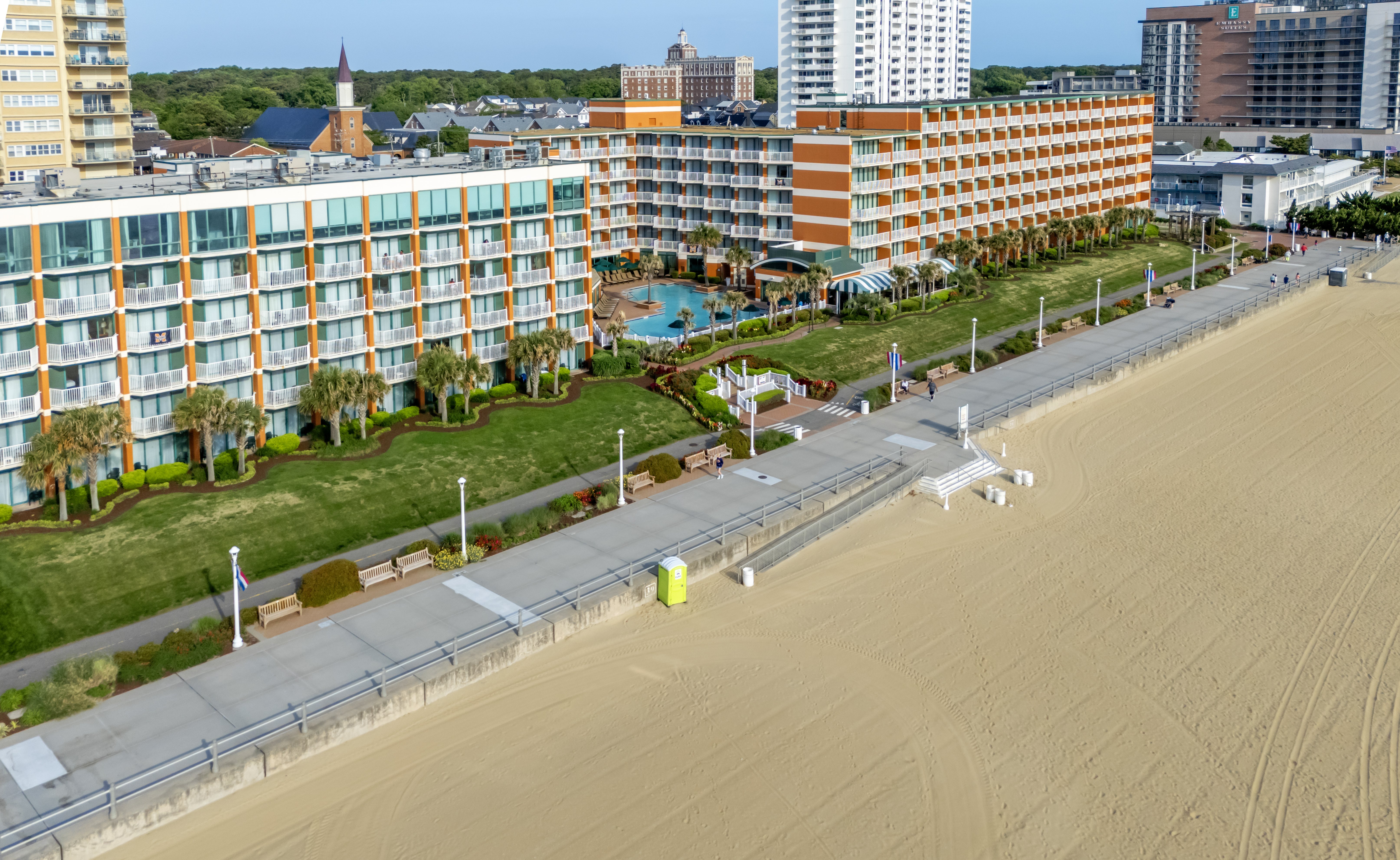 Holiday Inn Hotel And Suites Virginia Beach North Beach 76/80