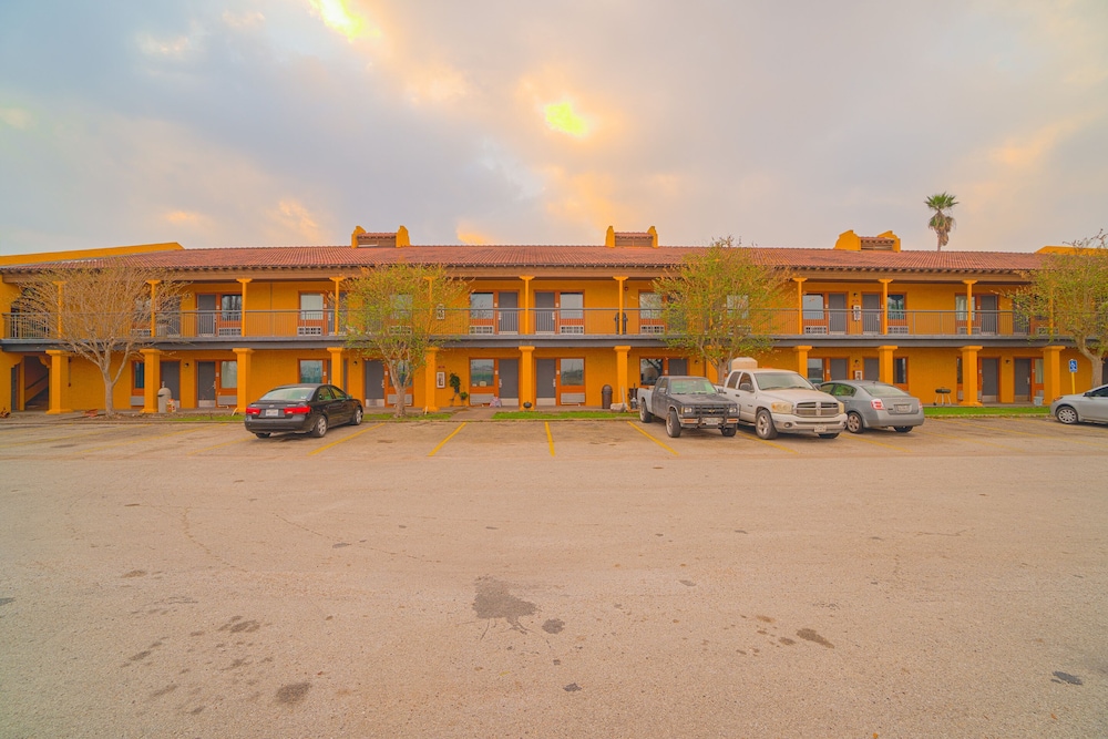 OYO Hotel Kingsville - Hwy 77 44/51