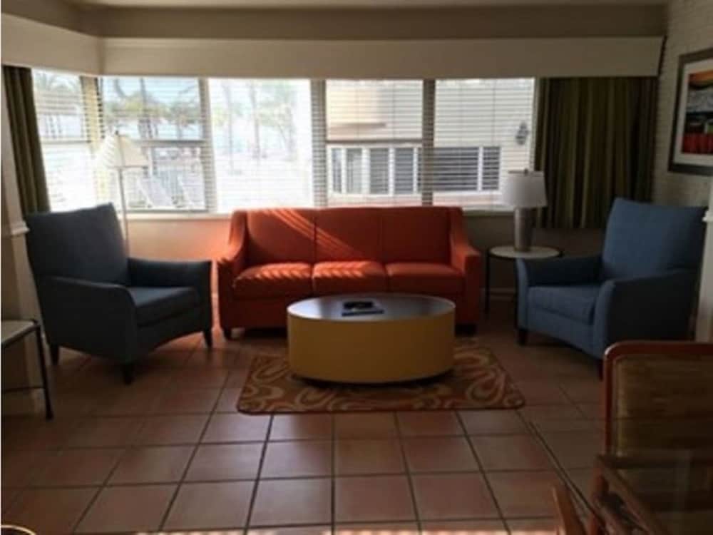 Silver Seas Beach Resort 41/67