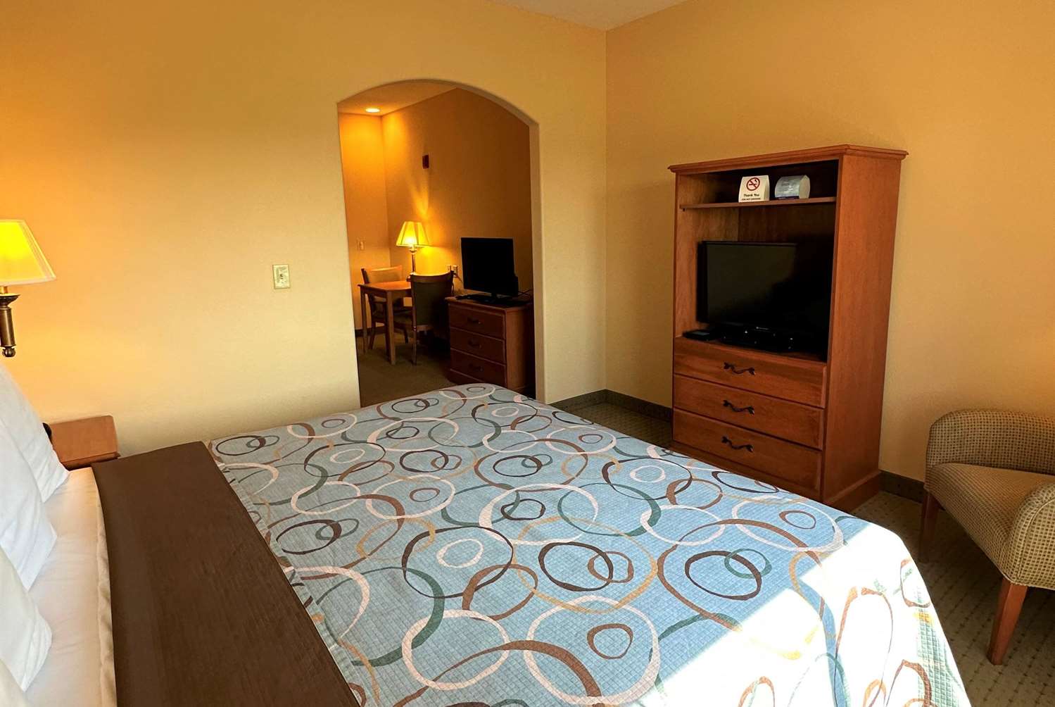 Super 8 By Wyndham Topeka At Forbes Landing 5/21