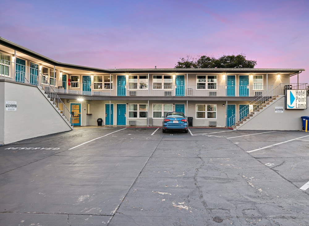 Hotel Point Loma 51/58