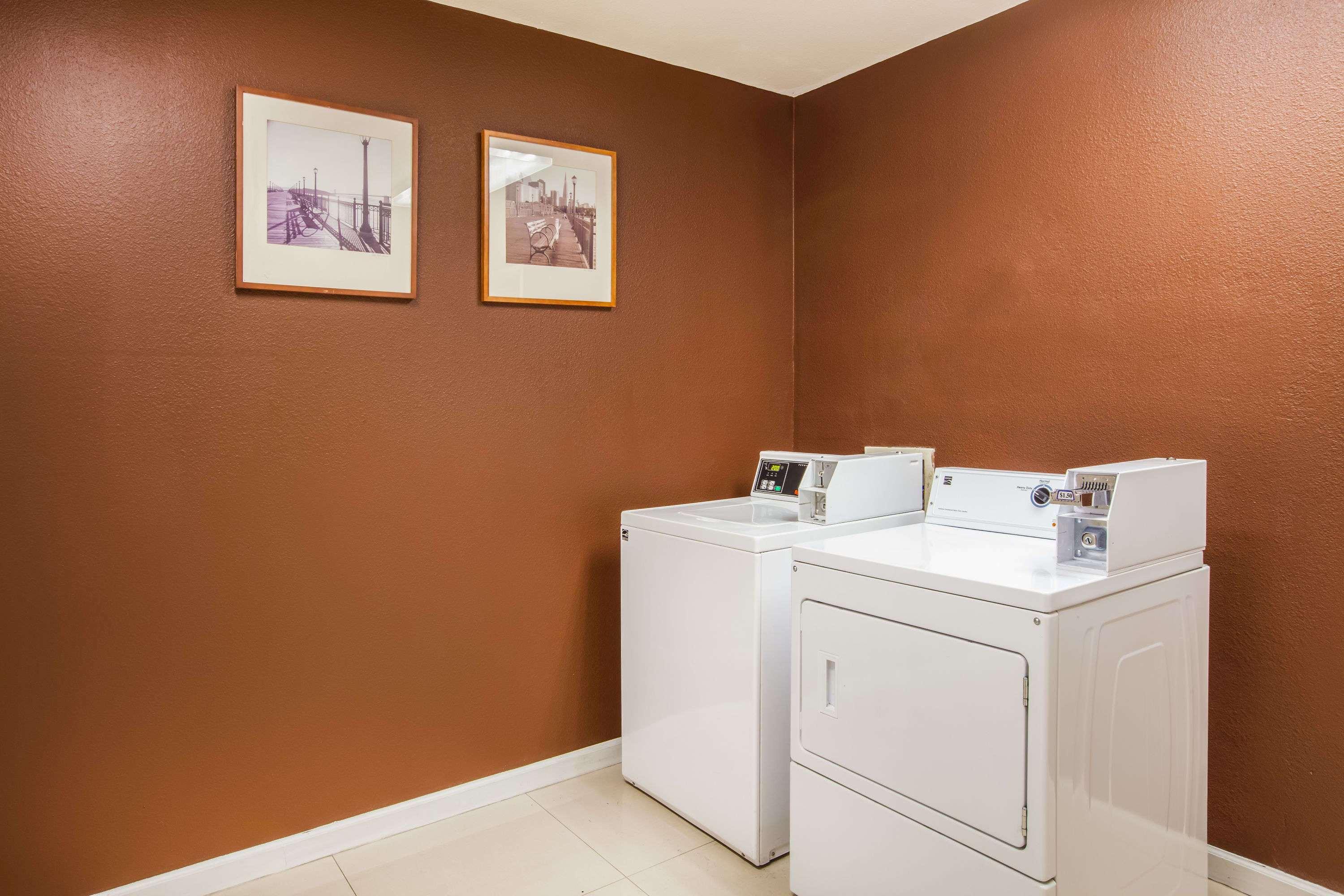 Days Inn & Suites by Wyndham Antioch 5/24