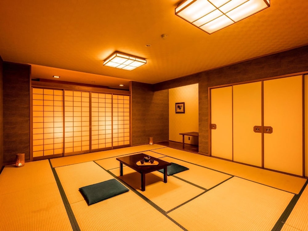 Japanese, Standard, 7 Futon Beds, No Bathroom, Tatami