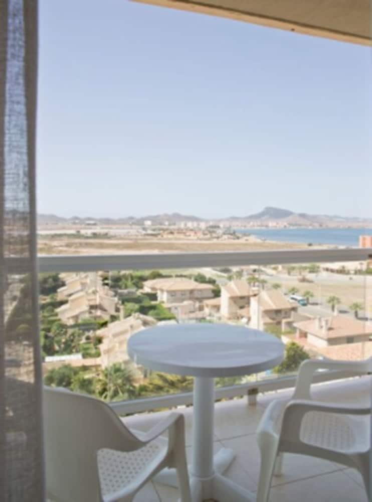 Gaviotas Hotel & Event Center 33/35