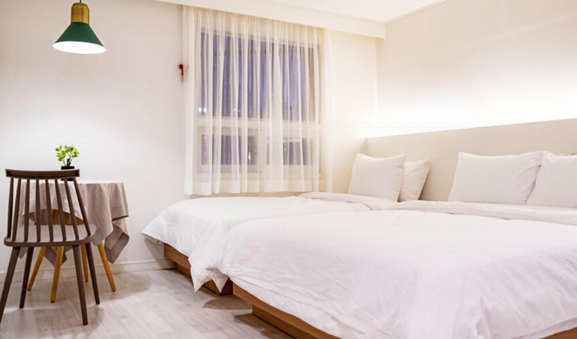 DELUXE, TWIN BEDS