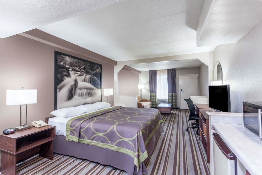 Super 8 by Wyndham Pigeon Forge Dollywood Lane 22/56