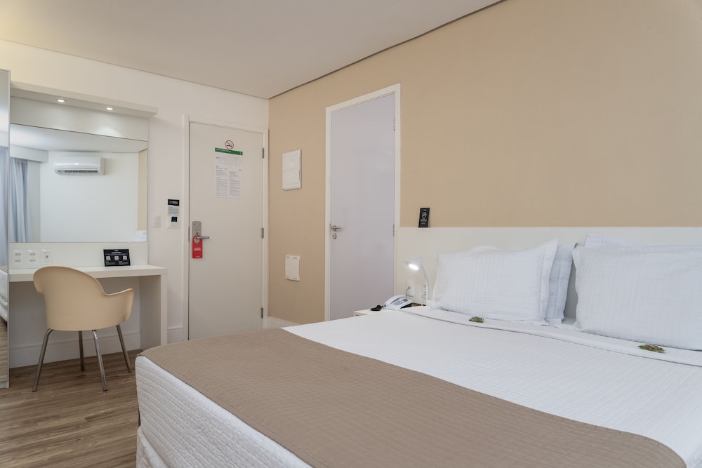 Premium, Queen Bed, Side Sea View