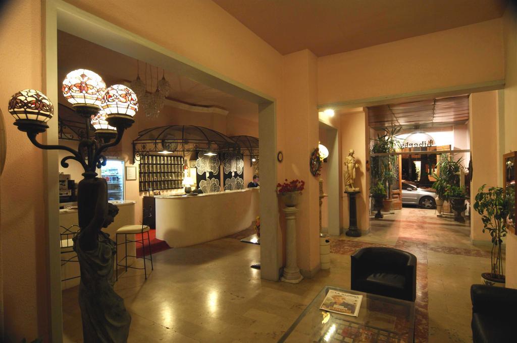 Hotel Liberty 5/26