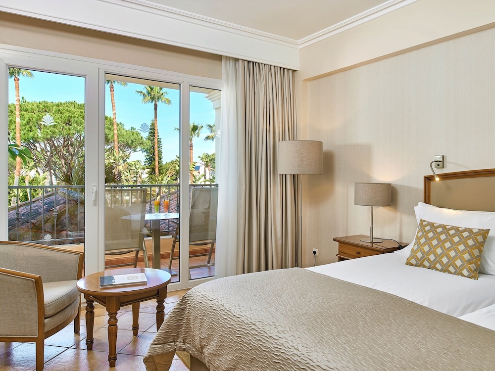 Standard, Twin Beds