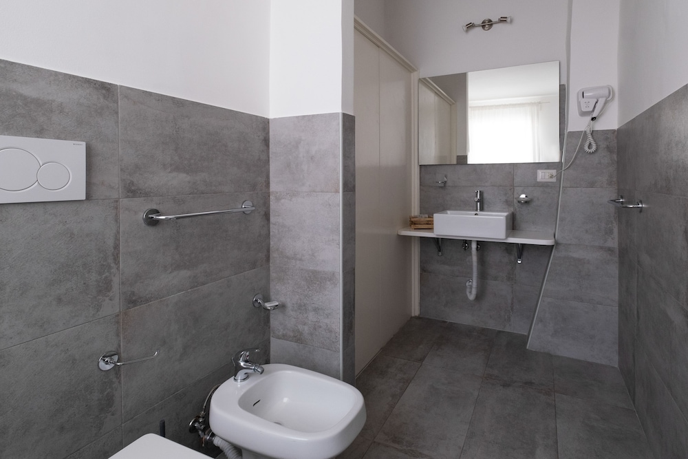Ada Suites 56/62
