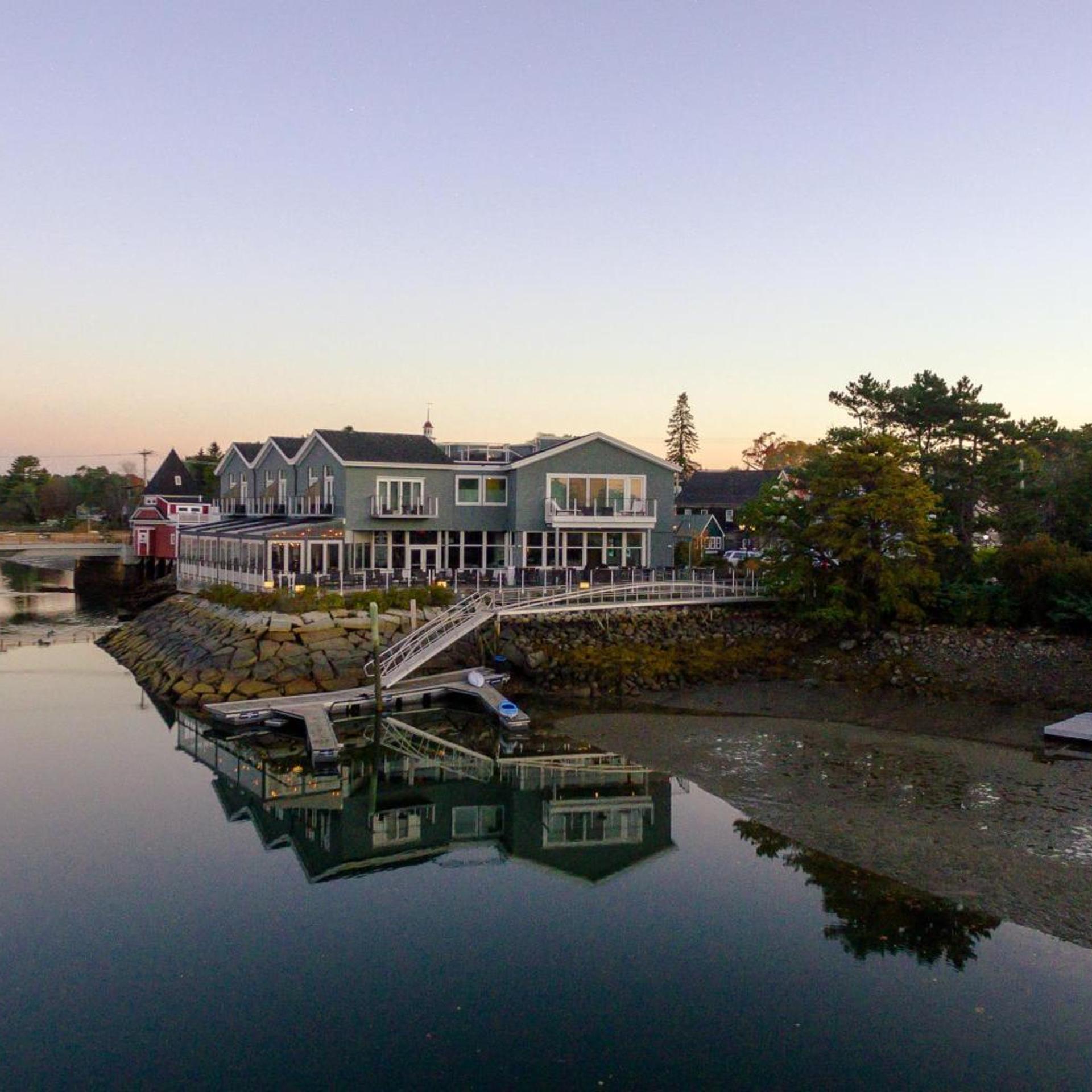 The Boathouse Waterfront Hotel 45/55