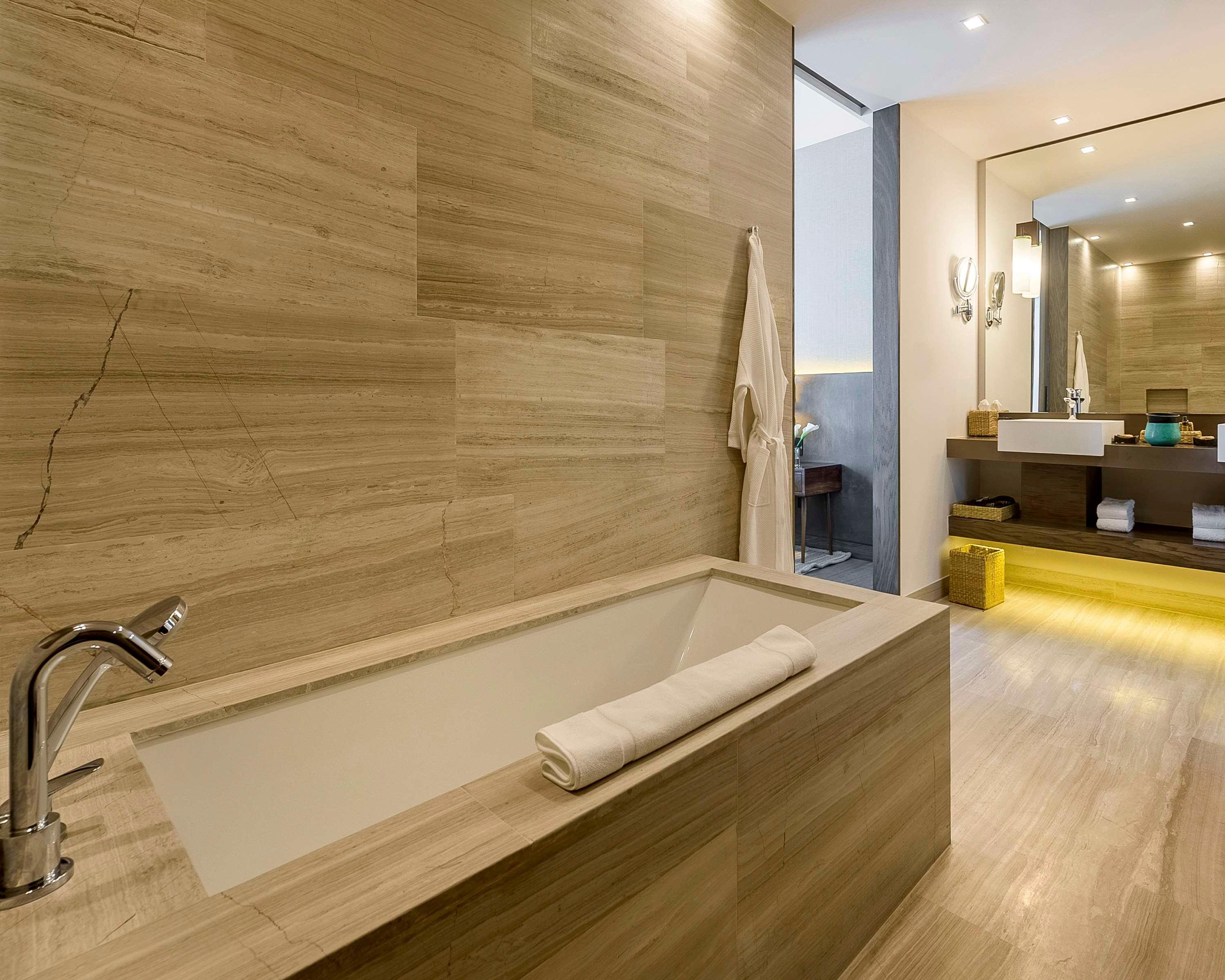 Executive, Suite