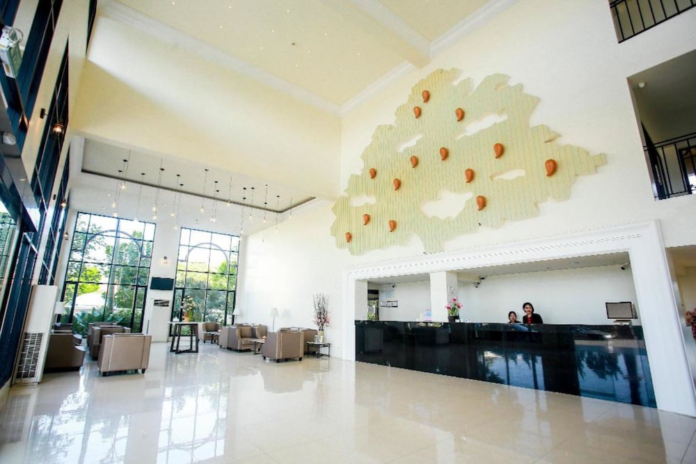 Summer Tree Hotel 16/68