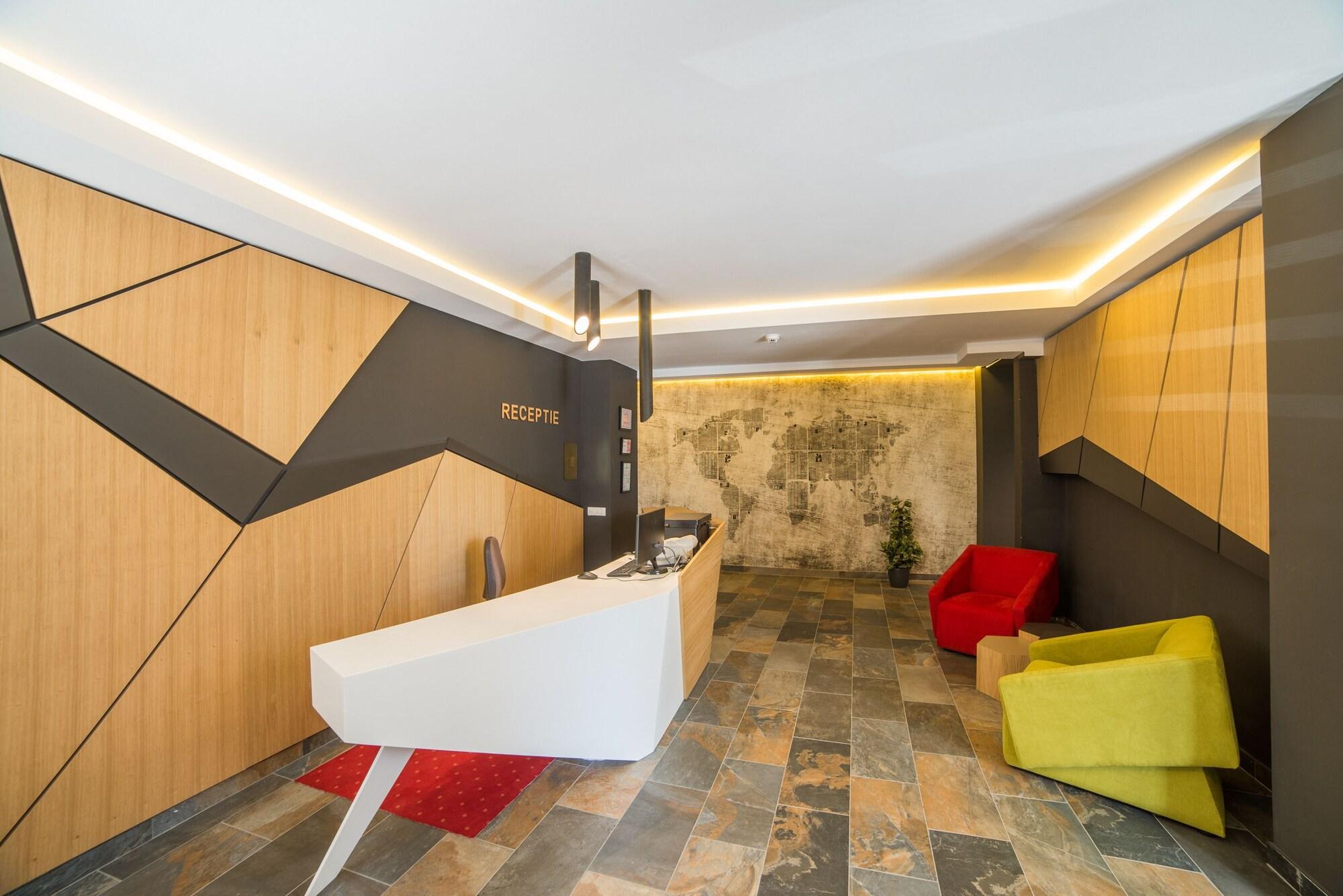 Hotel Lux Divina 4/18