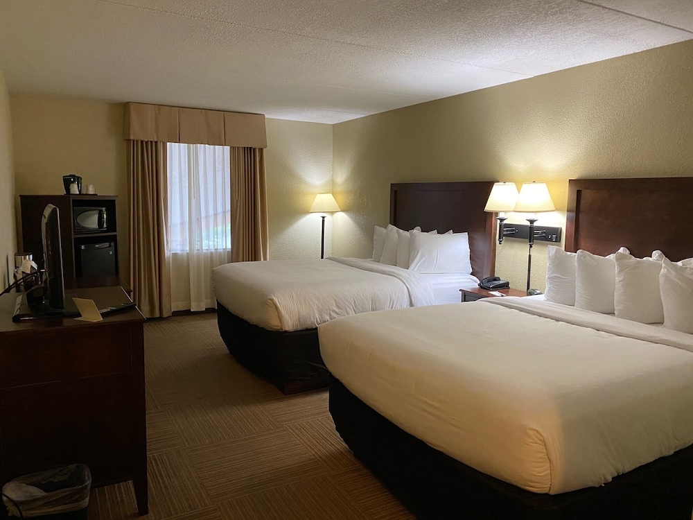 DoubleTree by Hilton Quincy 18/77