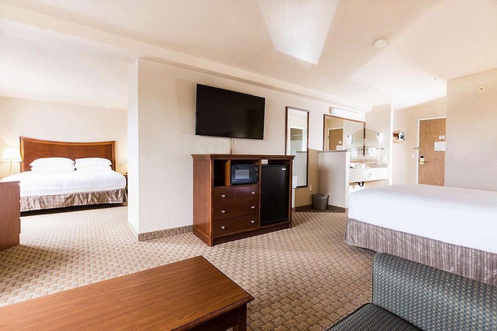 Red Lion Inn & Suites McMinnville 11/30