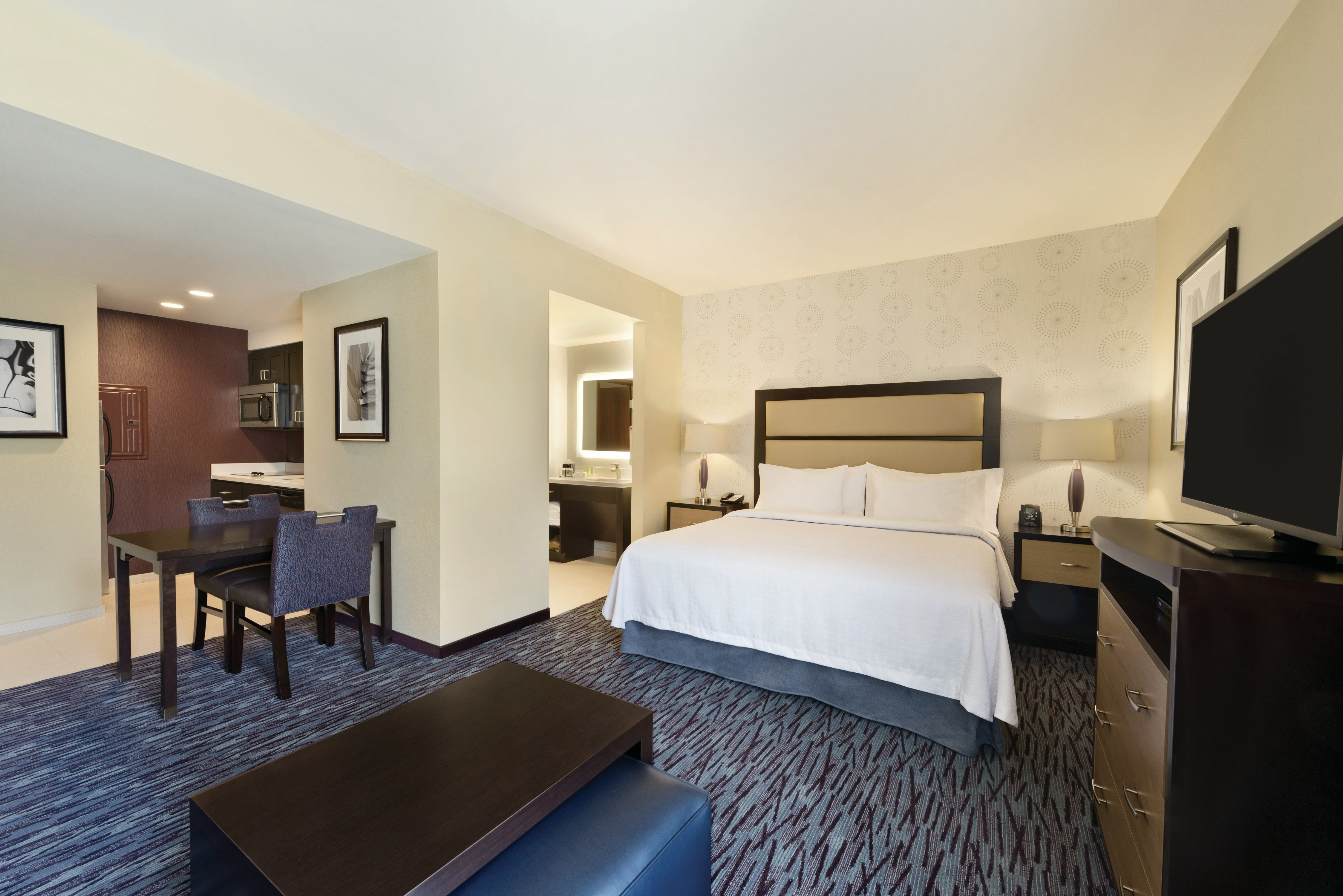 STUDIO, SUITE, KING BED