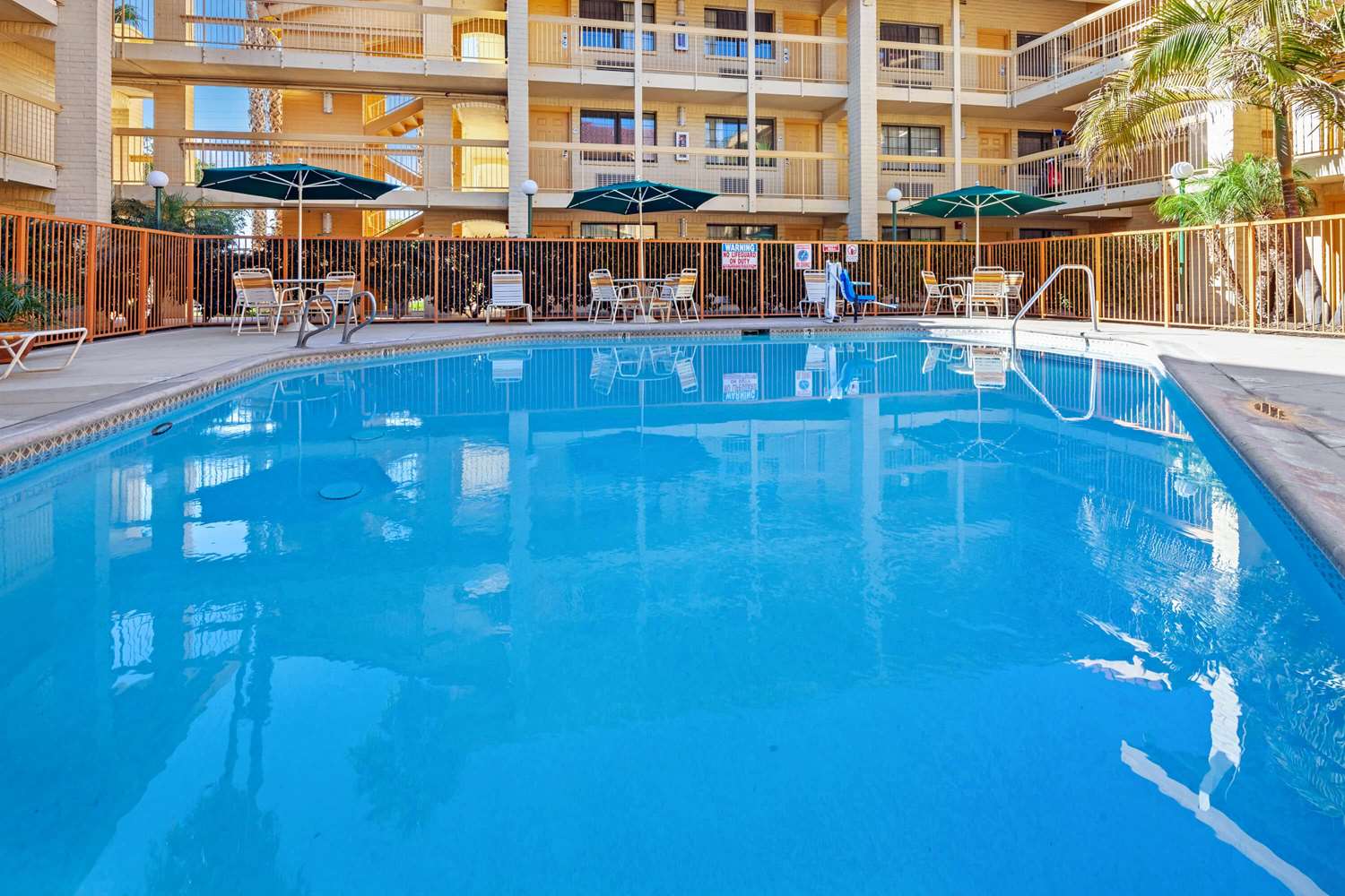 La Quinta Inn Ventura 17/30