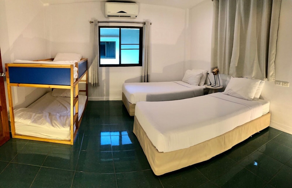 Dolphin Bay Resort 12/69