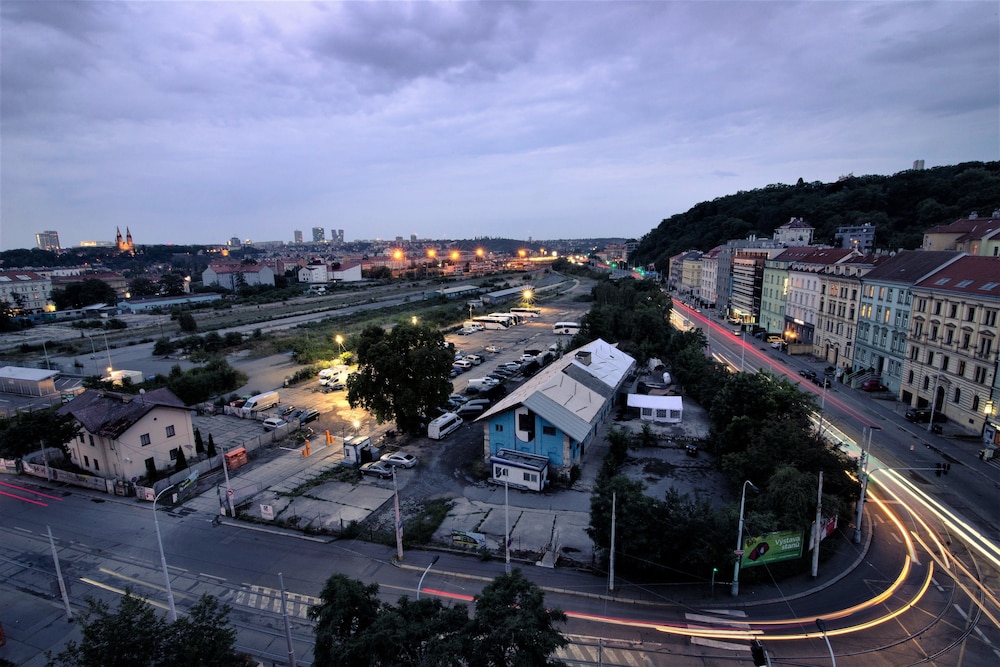 Akcent Hotel 64/67