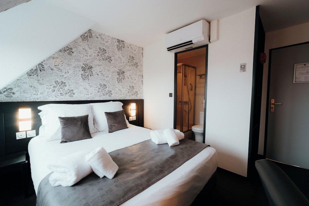 Hotel Red Fox 13/61