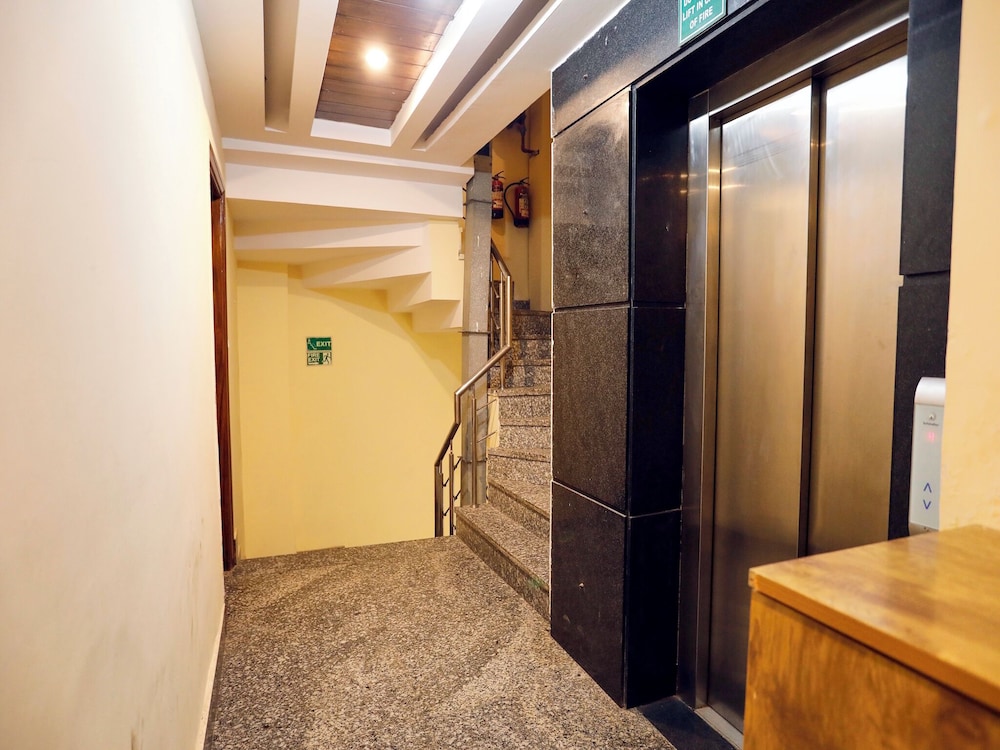 Hotel Gold Star Inn 24/36