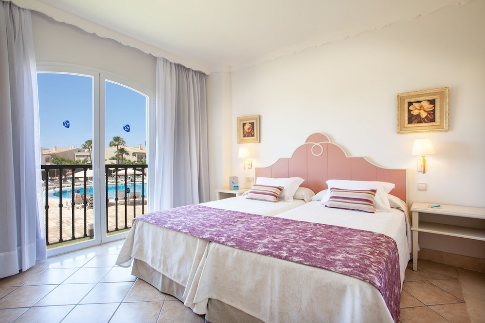 Grupotel Macarella Suites and Spa 13/51