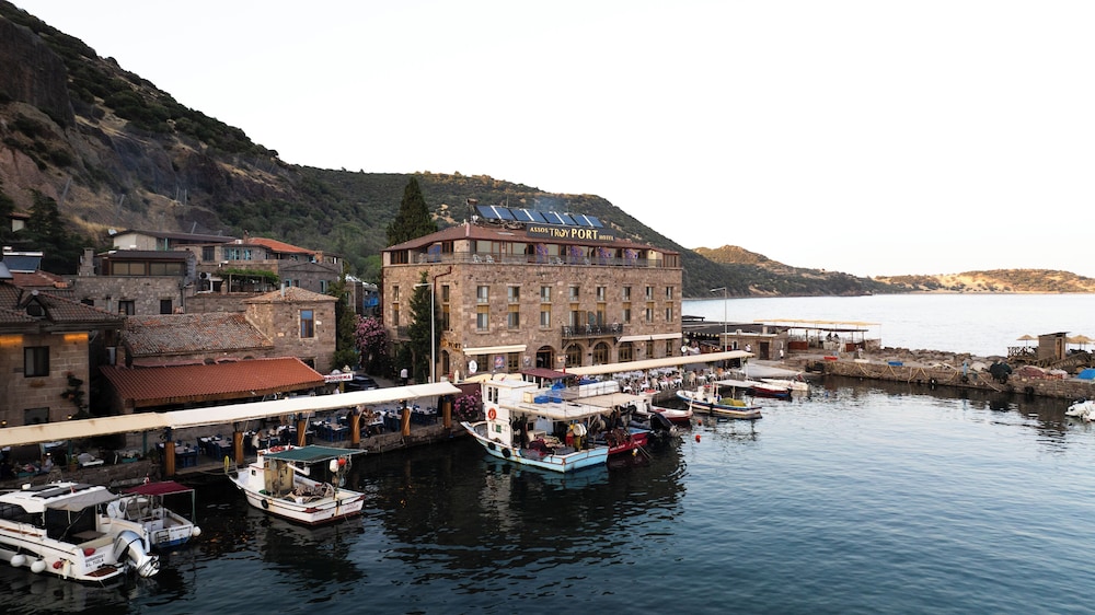 Assos Troy Port Hotel 37/47