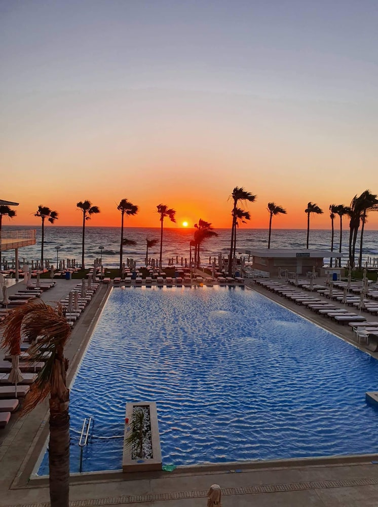 Constantinos The Great Beach Hotel 31/68