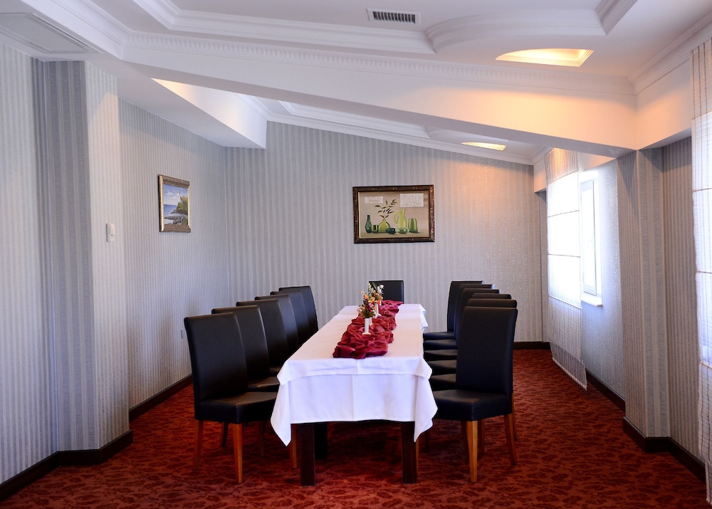NEW BAKU HOTEL 24/50