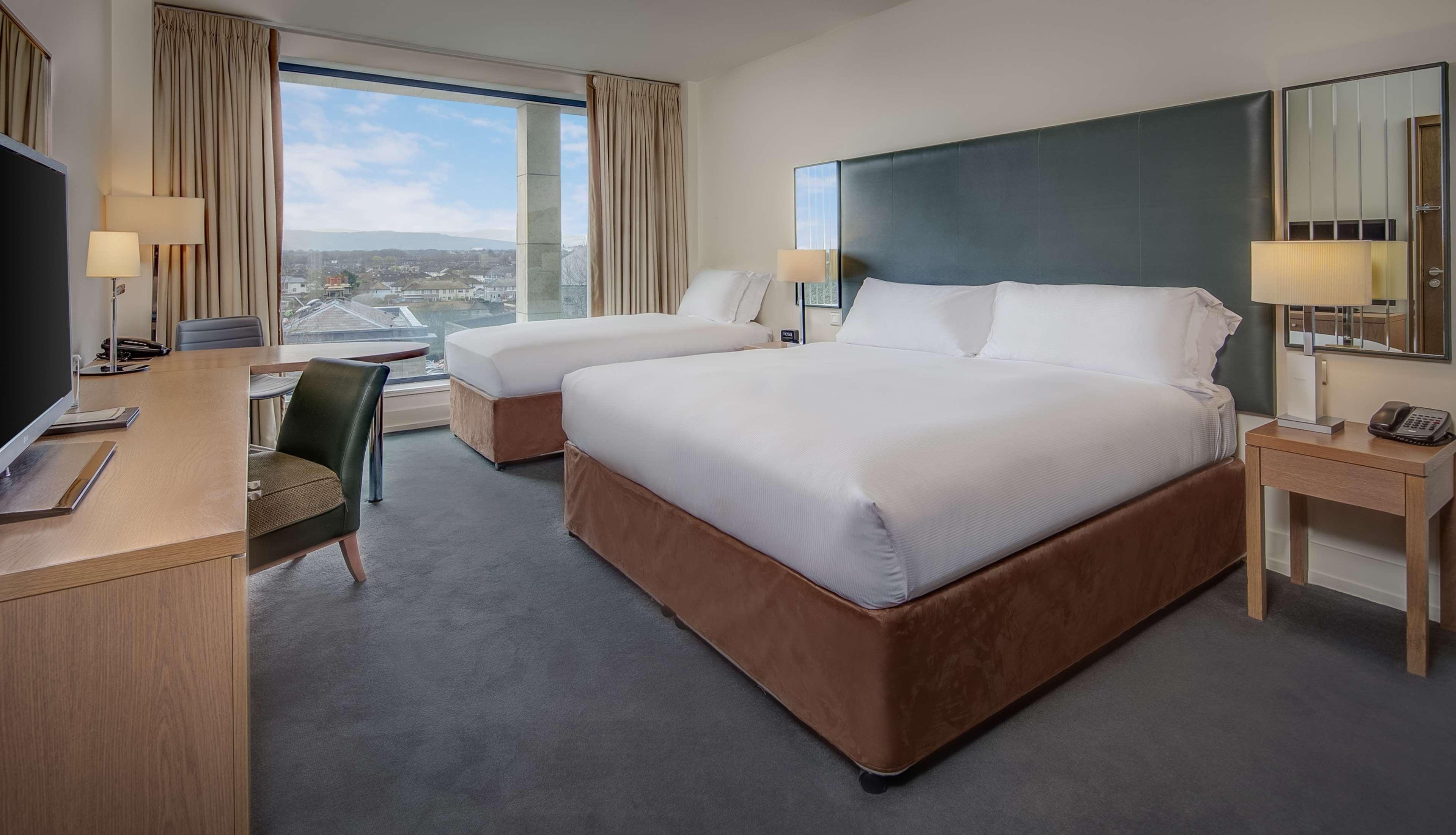 GUEST ROOM, FAMILY, WITH VIEW