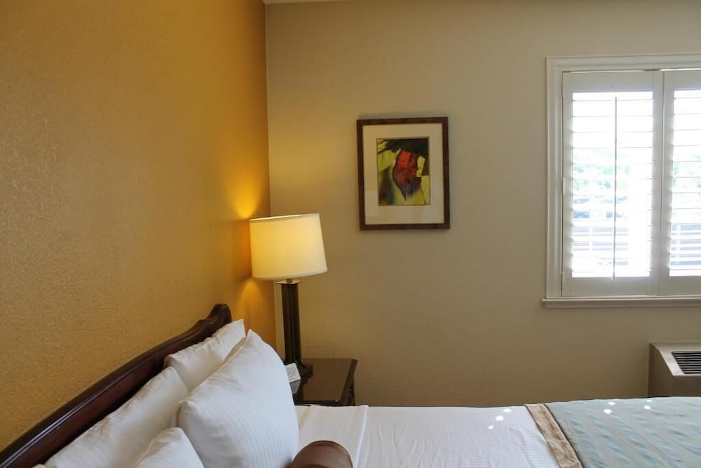 Governors Inn Hotel 35/77