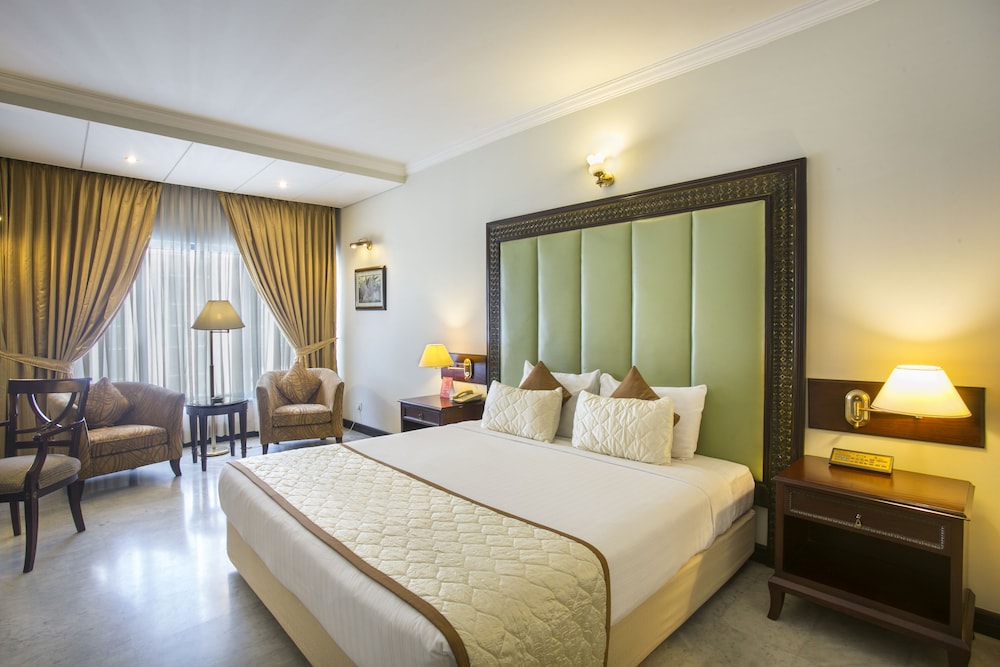 SUPERIOR, KING BED