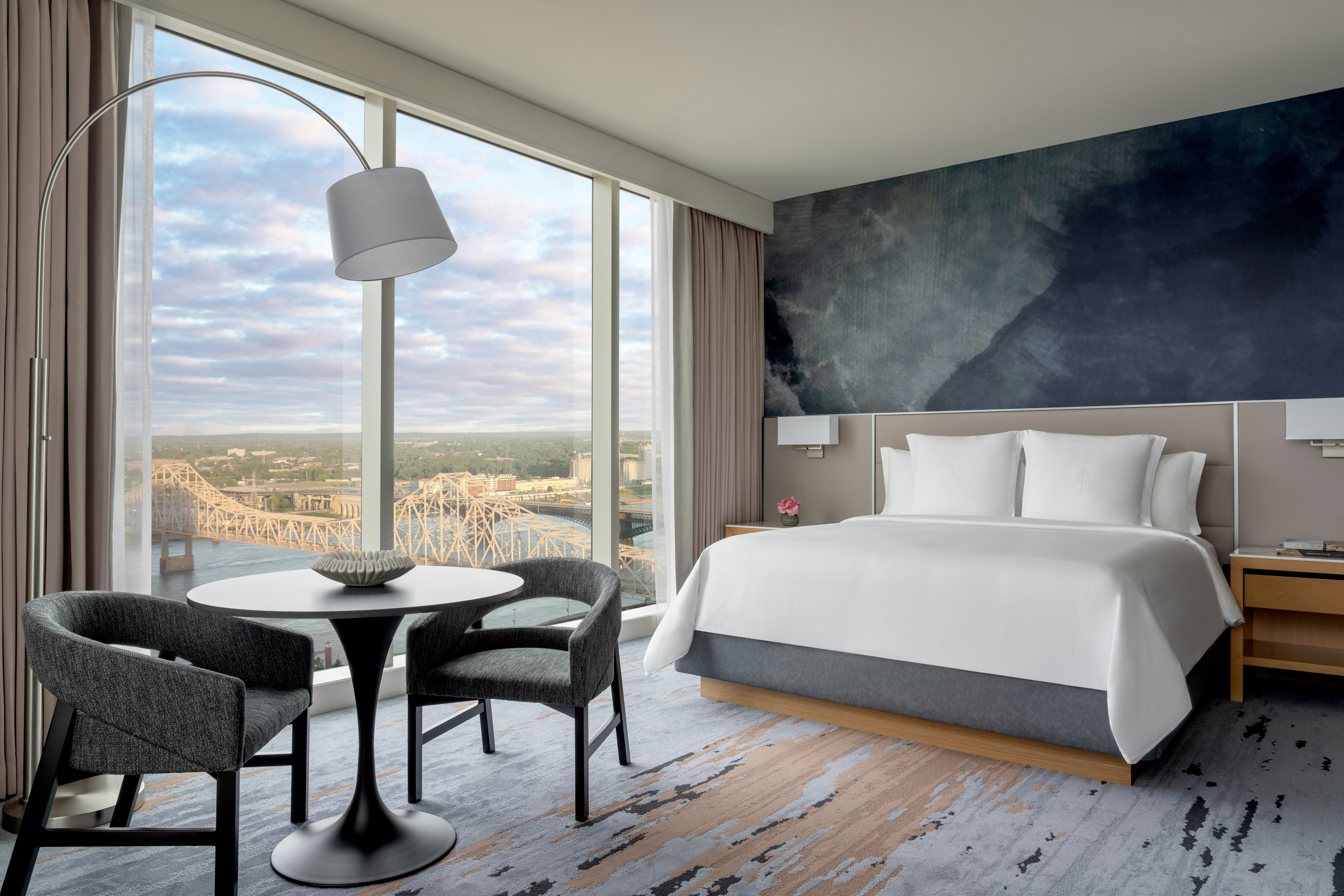 Four Seasons, King Bed, River Front