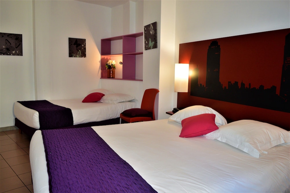 CELENYA HOTEL 30/68