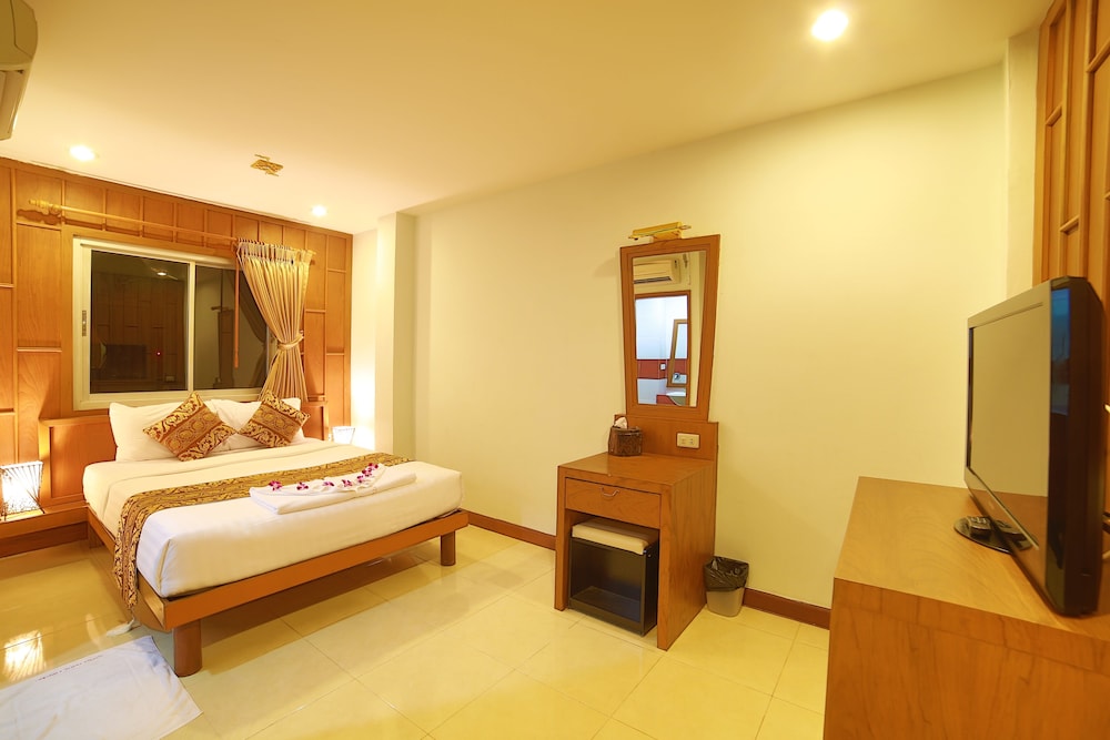 Lotus Hotel Patong 13/59