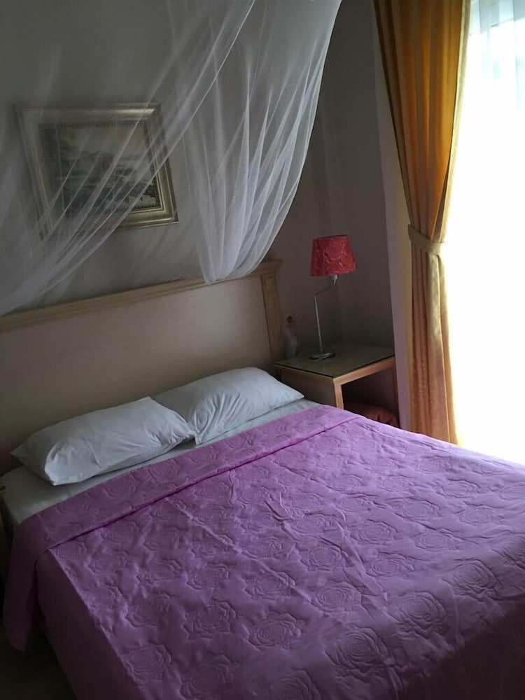 Melaike Otel 29/72