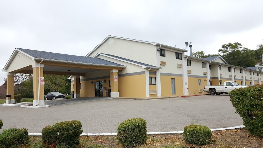 Red Lion Inn & Suites Caseyville 2/31