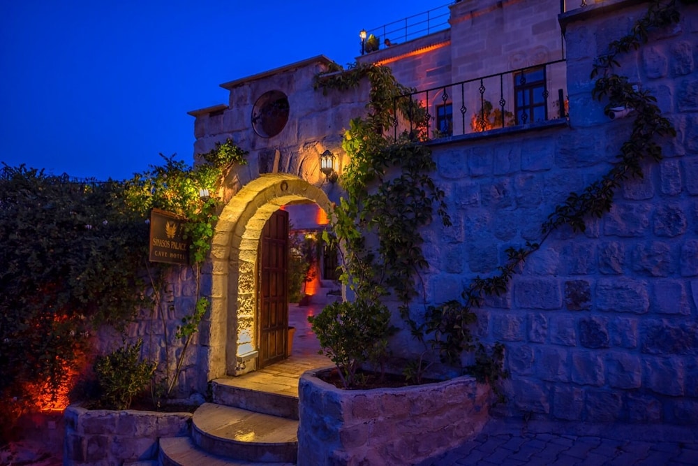 Sinasos Palace Cave Hotel 43/48